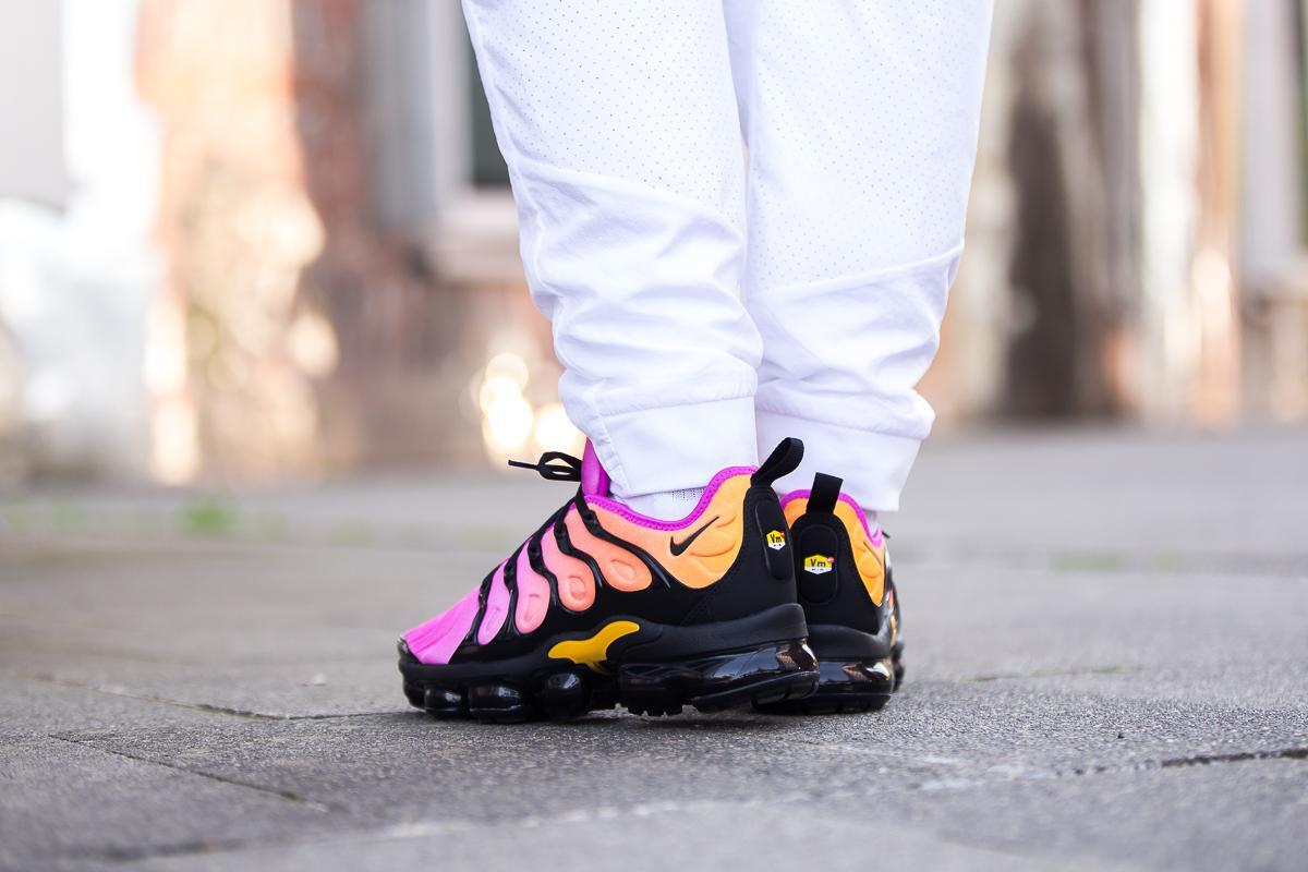 nike-w-air-vapormax-plus-black